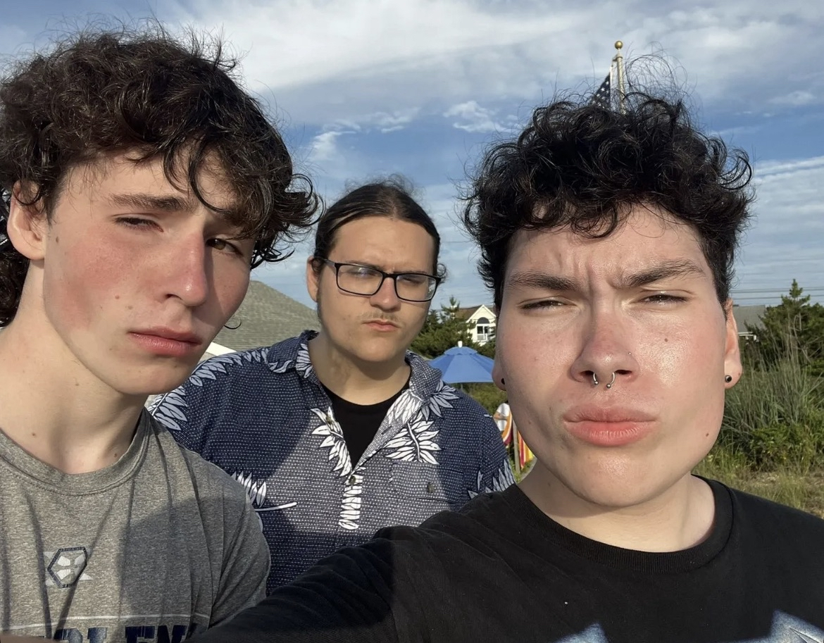 hey dont look at this look at the image