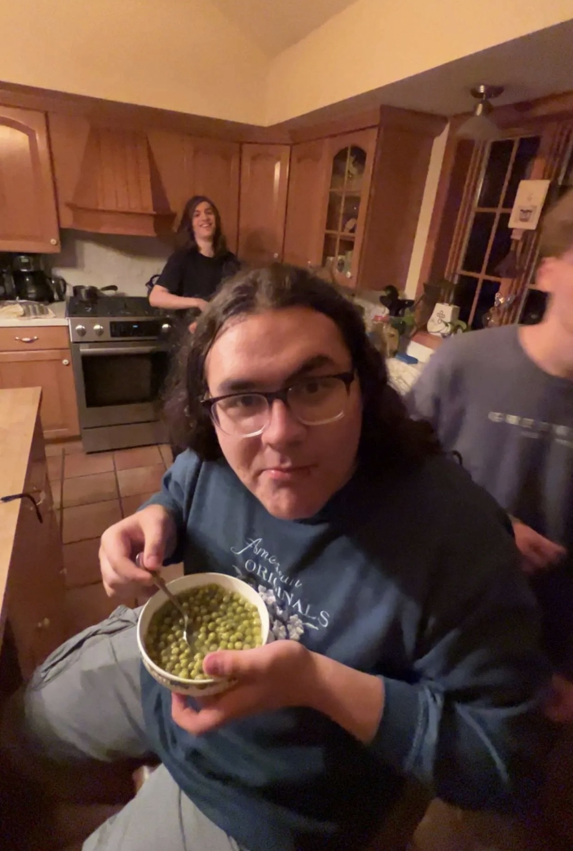 hey dont look at this look at the image